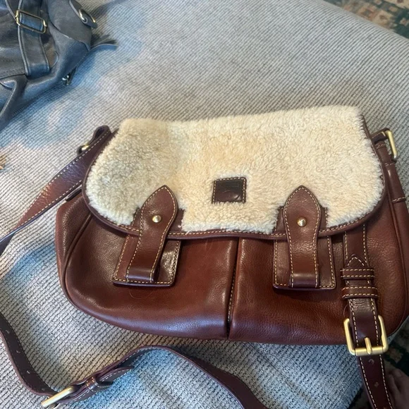 Dooney & Bourke Brown Leather Bag with Cream Shearling plaid lining - Picture 1 of 9